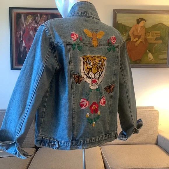 EMBROIDERED DENIM JACKET WITH TIGER BEES ROSES - Picture 12 of 14